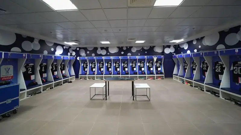 La Juve fa un regalo ai collezionisti.
Ronaldo e compagni sono scesi in campo con casacche particolari.
