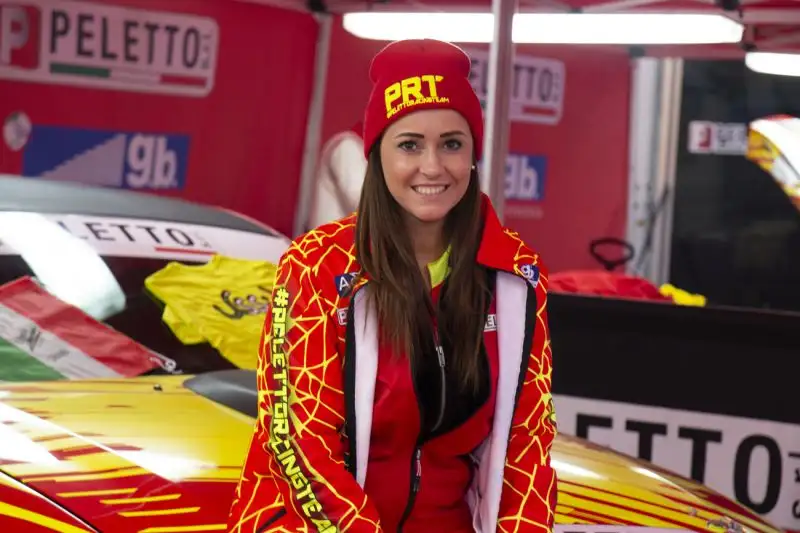 Le foto di Cristian Lovati della ombrellina che non ha temuto il freddo in Brianza.