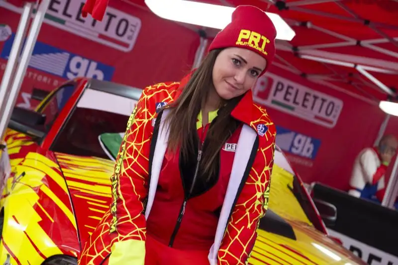 Le foto di Cristian Lovati della ombrellina che non ha temuto il freddo in Brianza.