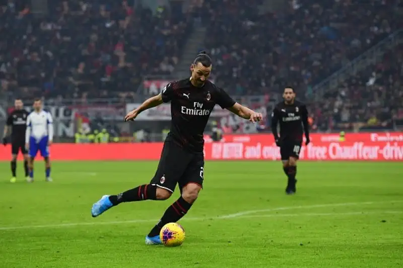 Le foto dell'attaccante svedese, al secondo esordio in maglia rossonera, contro la Sampdoria a San Siro.