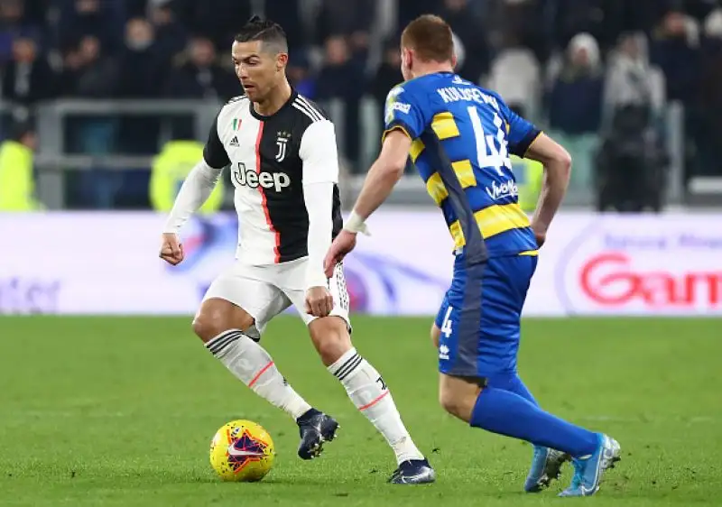 Doppietta di Cristiano Ronaldo per i bianconeri e rete Cornelius per gli ospiti.