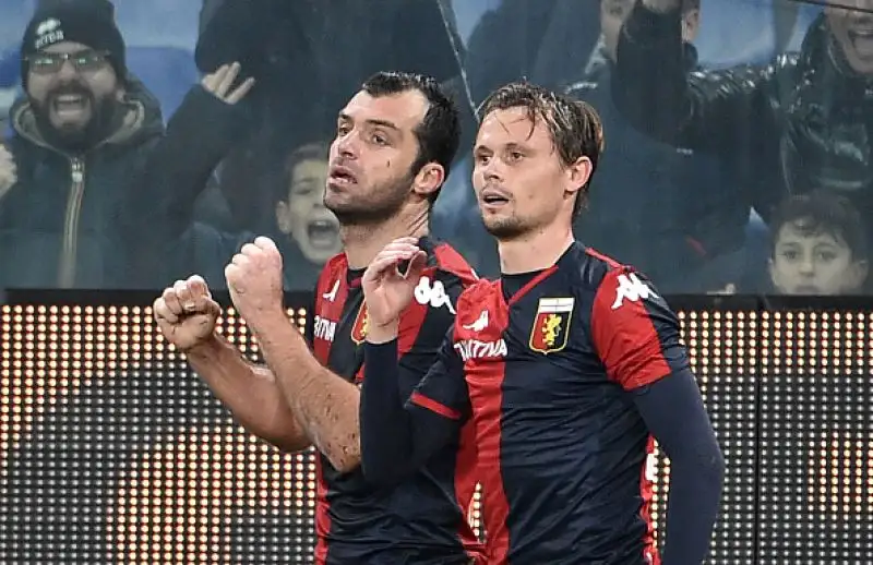 Nicola resuscita il Genoa: resa Sassuolo. Il terzo allenatore stagionale del Grifone debutta bene: i rossoblù vincono 2-1 e lasciano l'ultimo posto