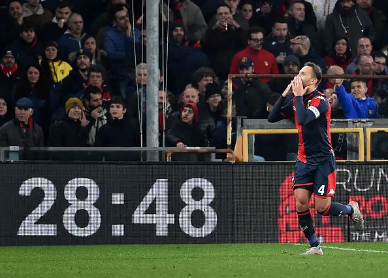 Nicola resuscita il Genoa: resa Sassuolo. Il terzo allenatore stagionale del Grifone debutta bene: i rossoblù vincono 2-1 e lasciano l'ultimo posto