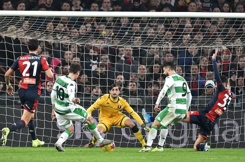 Nicola resuscita il Genoa: resa Sassuolo. Il terzo allenatore stagionale del Grifone debutta bene: i rossoblù vincono 2-1 e lasciano l'ultimo posto