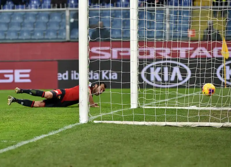 Nicola resuscita il Genoa: resa Sassuolo. Il terzo allenatore stagionale del Grifone debutta bene: i rossoblù vincono 2-1 e lasciano l'ultimo posto