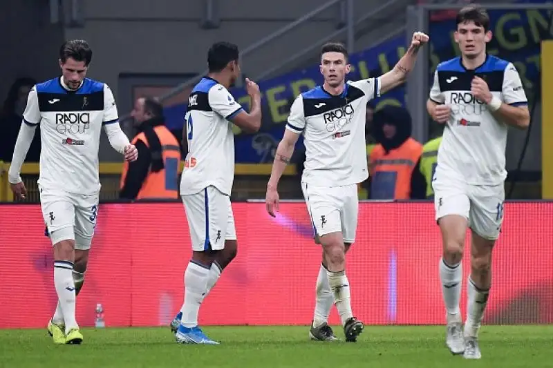A San Siro finisce 1-1, ma gli orobici sfiorano la vittoria: Muriel sbaglia dal dischetto il rigore del sorpasso.