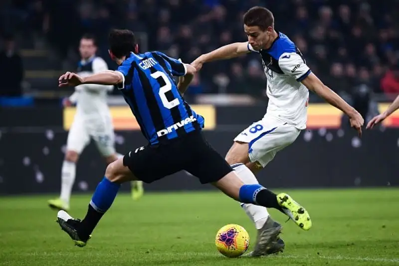 A San Siro finisce 1-1, ma gli orobici sfiorano la vittoria: Muriel sbaglia dal dischetto il rigore del sorpasso.