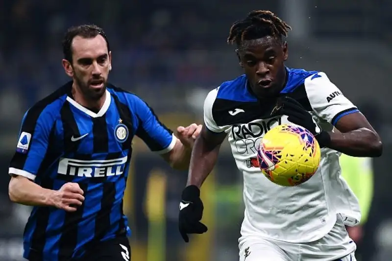 A San Siro finisce 1-1, ma gli orobici sfiorano la vittoria: Muriel sbaglia dal dischetto il rigore del sorpasso.