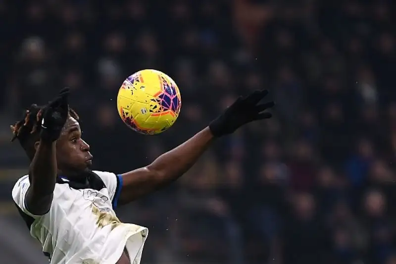 A San Siro finisce 1-1, ma gli orobici sfiorano la vittoria: Muriel sbaglia dal dischetto il rigore del sorpasso.