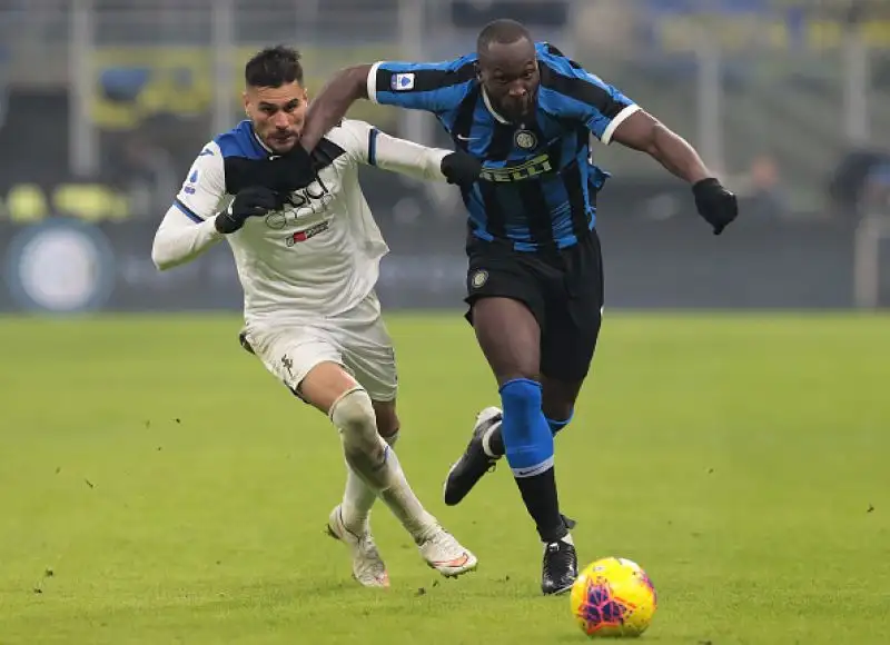 A San Siro finisce 1-1, ma gli orobici sfiorano la vittoria: Muriel sbaglia dal dischetto il rigore del sorpasso.