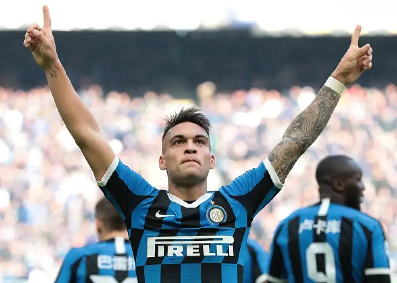 Nainggolan beffa Conte: l'Inter frena di nuovo
I nerazzurri pareggiano in casa contro il Cagliari.