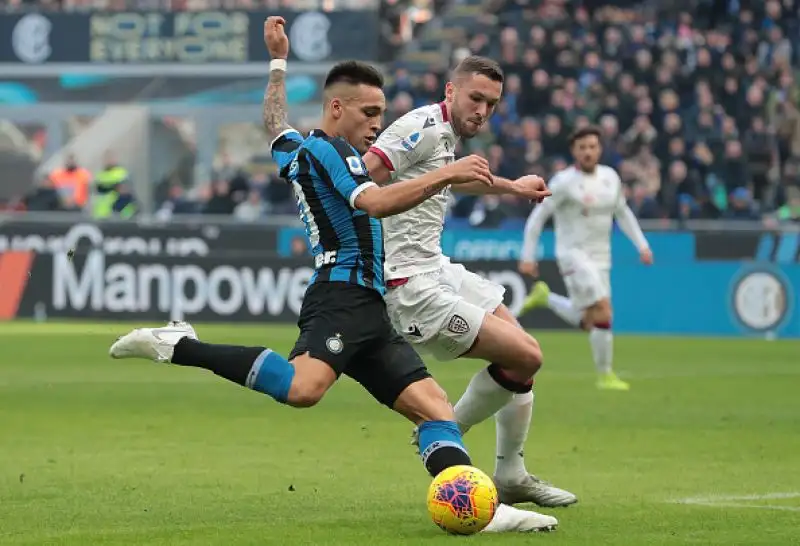 Nainggolan beffa Conte: l'Inter frena di nuovo
I nerazzurri pareggiano in casa contro il Cagliari.