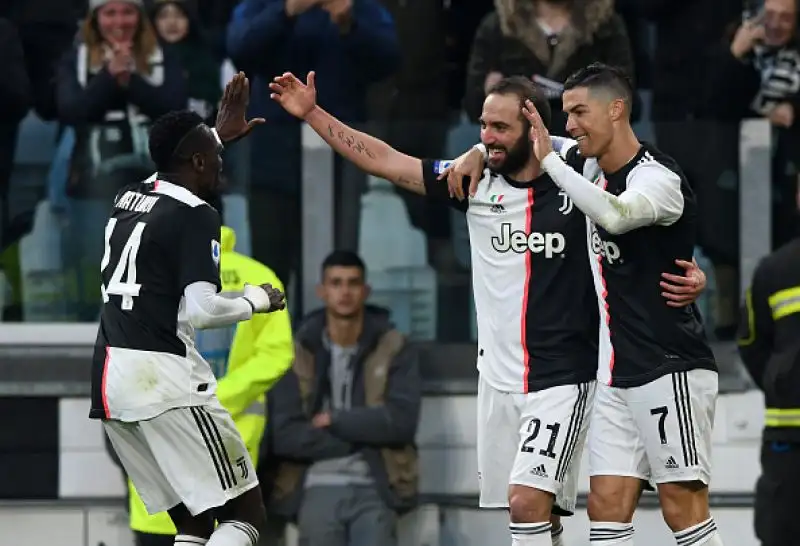 Per i bianconeri tripletta del portoghese e rete di Gonzalo Higuain.