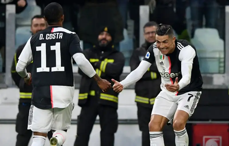 Per i bianconeri tripletta del portoghese e rete di Gonzalo Higuain.