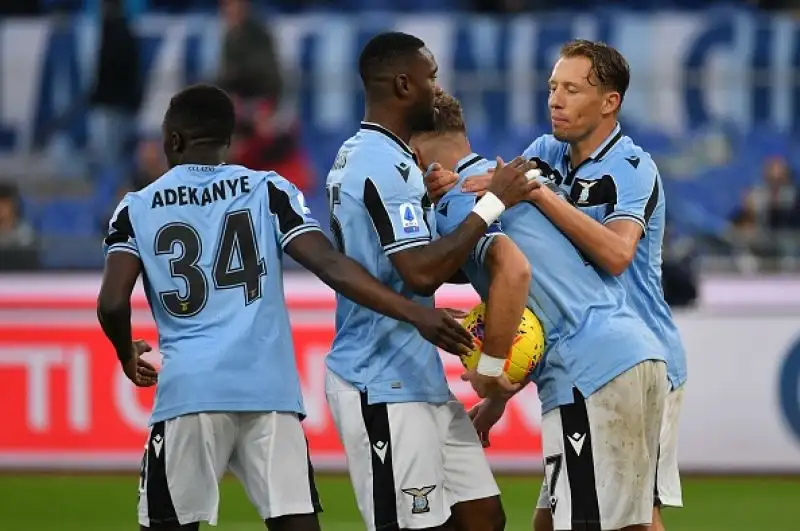 Tripletta di Immobile e gol di Bastos e Caicedo per i padroni di casa, di Linetty il gol della bandiera per gli ospiti.