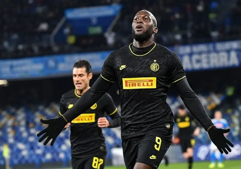 Doppietta di Lukaku e gol di Lautaro Martinez per i nerazzurri, di Milik il gol del momentaneo 1-2 per i partenopei.