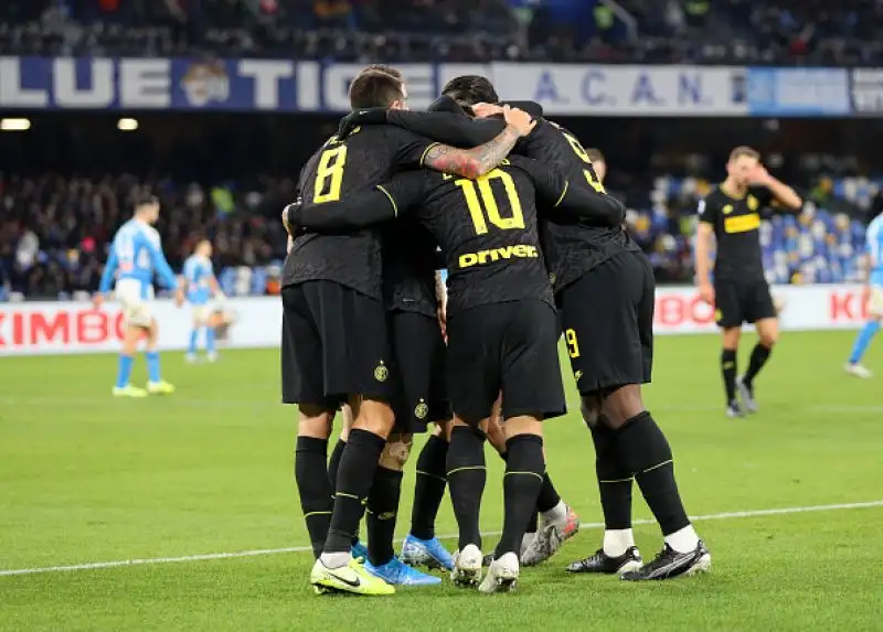 Doppietta di Lukaku e gol di Lautaro Martinez per i nerazzurri, di Milik il gol del momentaneo 1-2 per i partenopei.