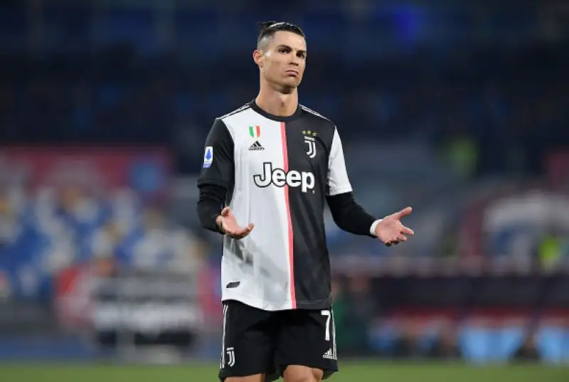Trionfo Napoli, la Juventus non va in fuga.
Bianconeri sconfitti 2-1 al San Paolo e avvicinati in classifica da Inter e Lazio.