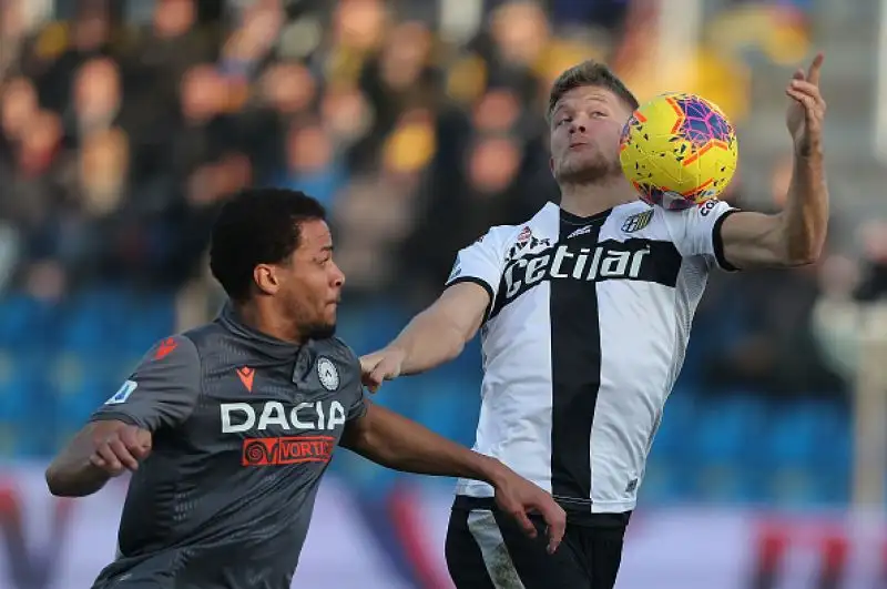 Rialza la testa il Parma dopo le sconfitte contro Juventus e Roma (in Coppa Italia) schiantando l'Udinese per 2-0