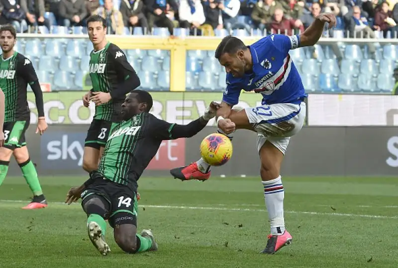 Sassuolo e Sampdoria invece si annullano: la squadra di De Zerbi riesce a strappare lo 0-0 nonostante l'espulsione di Peluso al minuto 25