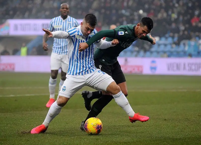 Il Bologna vince il derby, Barrow decisivo.
L'attaccante proveniente dall'Atalanta completa la rimonta dei felsinei, che superano la Spal per 3-1