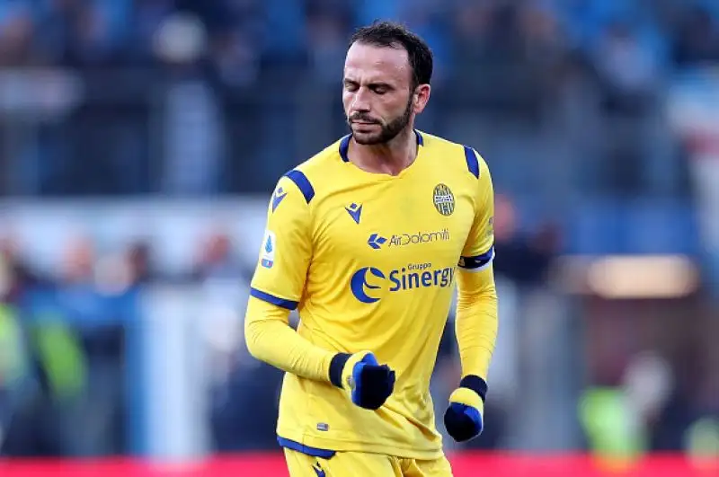 L'Hellas Verona di Juric, corsaro meritatamente a Ferrara, vola in classifica e fa sprofondare in incubi, inattesi ad inizio stagione, gli emiliani di Semplici