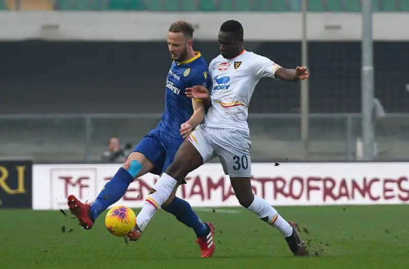 Tris dell'Hellas Verona sul Lecce che dopo il pareggio con l'Inter incassa le reti di Dawidowicz, Pessina e Pazzini