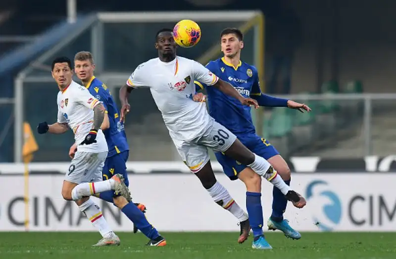 Tris dell'Hellas Verona sul Lecce che dopo il pareggio con l'Inter incassa le reti di Dawidowicz, Pessina e Pazzini