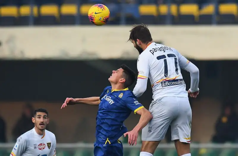 Tris dell'Hellas Verona sul Lecce che dopo il pareggio con l'Inter incassa le reti di Dawidowicz, Pessina e Pazzini