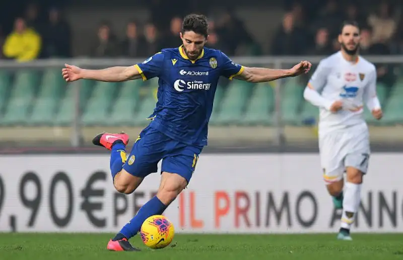 Tris dell'Hellas Verona sul Lecce che dopo il pareggio con l'Inter incassa le reti di Dawidowicz, Pessina e Pazzini