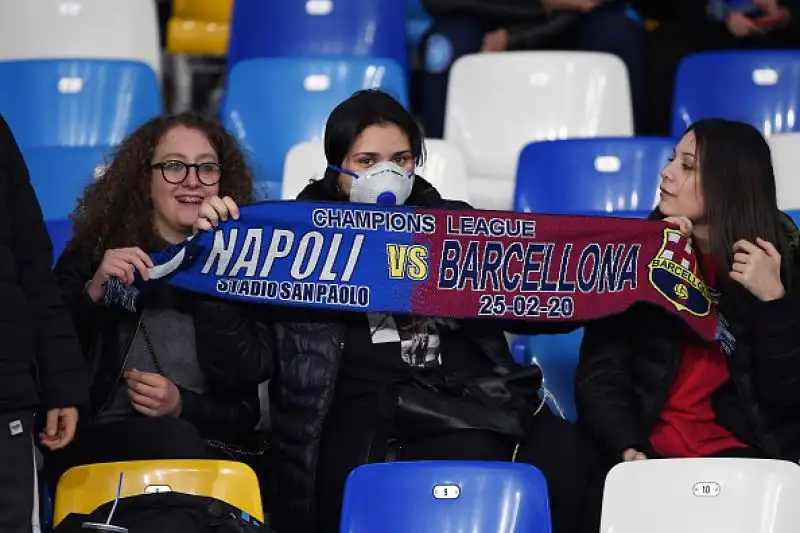 Numerosi gli spettatori che si sono presentati con una protezione adeguata.