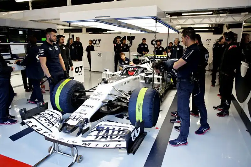 Si accendono i motori delle nuove monoposto: a Barcellona tutte le scuderie sono in pista per la prima tornata di test del 2020.