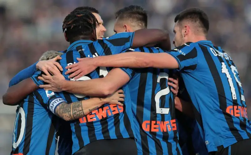 Dopo il vantaggio di Toloi il Genoa pareggia prima con Criscito su rigore e poi sorpassa con Sanabria, la rete di Ilicic fissa il risultato sul pareggio finale.