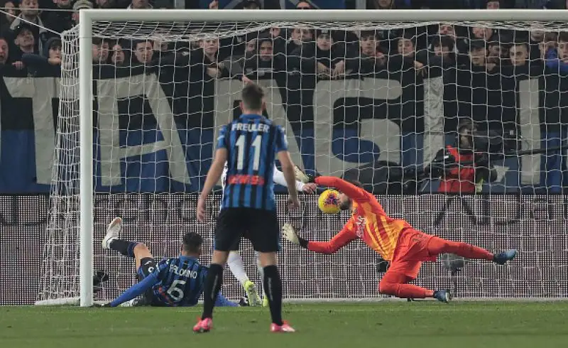 I giallorossi sono passati in vantaggio nel primo tempo con Dzeko ma nella ripresa, prima il pareggio di Palomino e poi la bella rete di Pasalic hanno regalato i tre punti agli orobici.