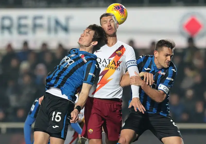 I giallorossi sono passati in vantaggio nel primo tempo con Dzeko ma nella ripresa, prima il pareggio di Palomino e poi la bella rete di Pasalic hanno regalato i tre punti agli orobici.