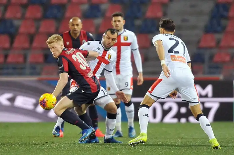 Per i grifoni sono andati in rete Soumaoro, Sanabria e Criscito, Nei felsinei espulsi Schouten e Denswil.