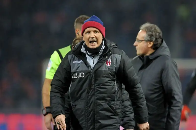 Per i grifoni sono andati in rete Soumaoro, Sanabria e Criscito, Nei felsinei espulsi Schouten e Denswil.