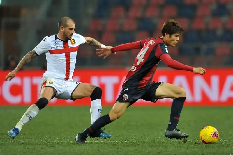 Per i grifoni sono andati in rete Soumaoro, Sanabria e Criscito, Nei felsinei espulsi Schouten e Denswil.