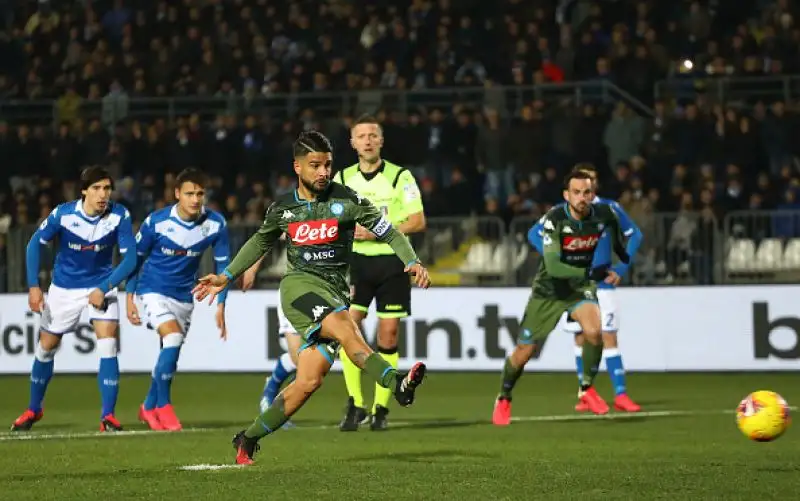 Quarta vittoria in cinque partite di campionato per il Napoli di Gennaro Gattuso, che piega in rimonta il Brescia al Rigamonti per 2-1