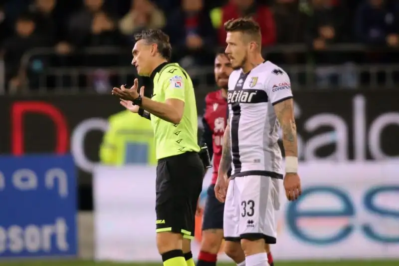 Botta e risposta tra le due squadre, al vantaggio di Joao Pedro ha risposto Kucka, a quello di Simeone il danese Cornelius nei minuti di recupero.