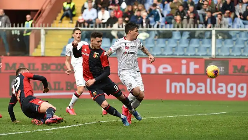 Il Cagliari non riesce a uscire dalla crisi: la banda di Maran viene battuta in trasferta dal Genoa che conquista i tre punti grazie a Goran Pandev
