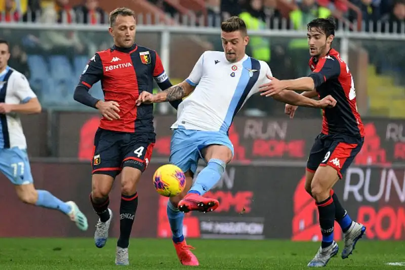I biancocelesti si impongono per 3-2 in casa del Genoa, al termine di una partita combattuta.