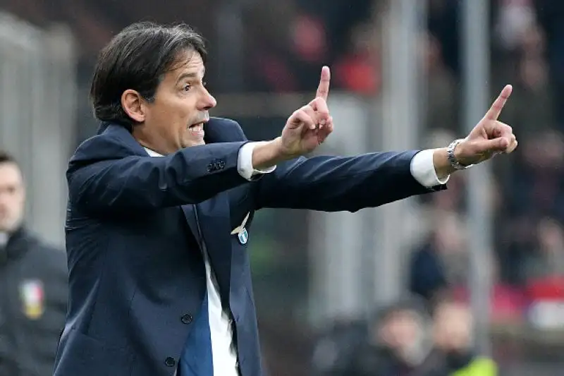 I biancocelesti si impongono per 3-2 in casa del Genoa, al termine di una partita combattuta.