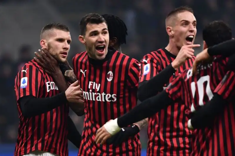 Nerazzurri in svantaggio di due reti nell'intervallo, ma finisce 4-2, e ora Conte è a pari punti con la Vecchia Signora.