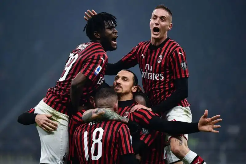 Nerazzurri in svantaggio di due reti nell'intervallo, ma finisce 4-2, e ora Conte è a pari punti con la Vecchia Signora.