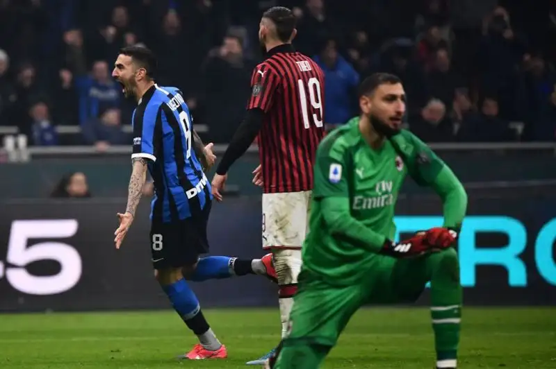 Nerazzurri in svantaggio di due reti nell'intervallo, ma finisce 4-2, e ora Conte è a pari punti con la Vecchia Signora.
