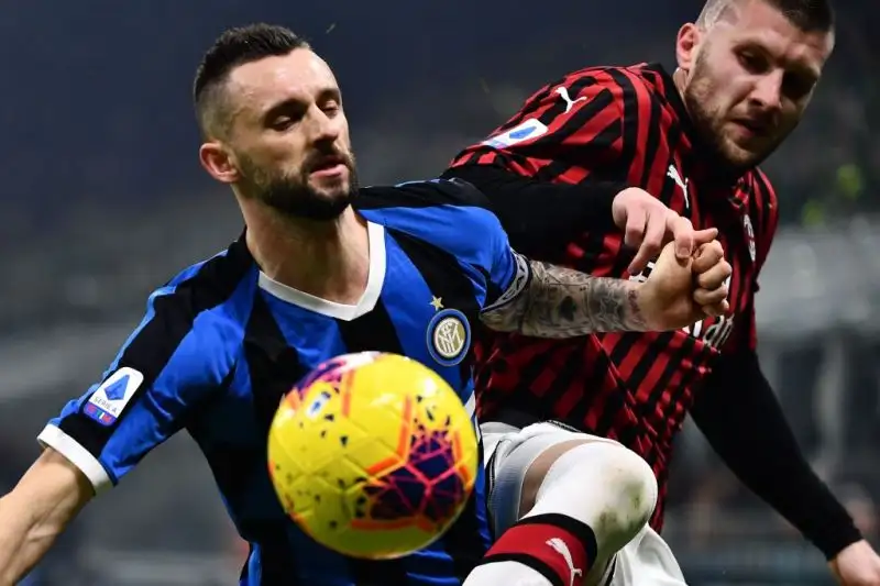 Nerazzurri in svantaggio di due reti nell'intervallo, ma finisce 4-2, e ora Conte è a pari punti con la Vecchia Signora.
