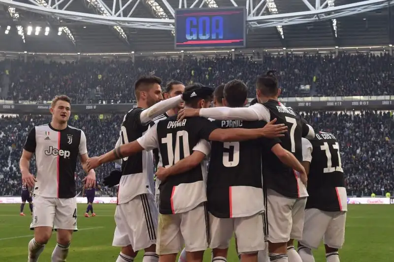Per la squadra di Sarri doppietta dal dischetto di Cristiano Ronaldo e gol di De Ligt.