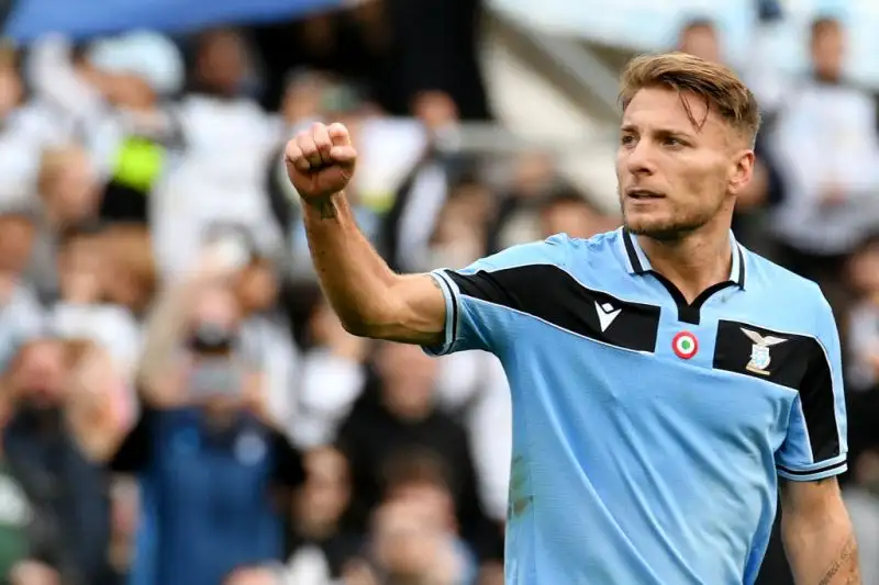  Per i padroni di casa doppiette di Immobile e Caicedo e rete di Adekanye, per gli ospiti gol della bandiera di Missiroli.