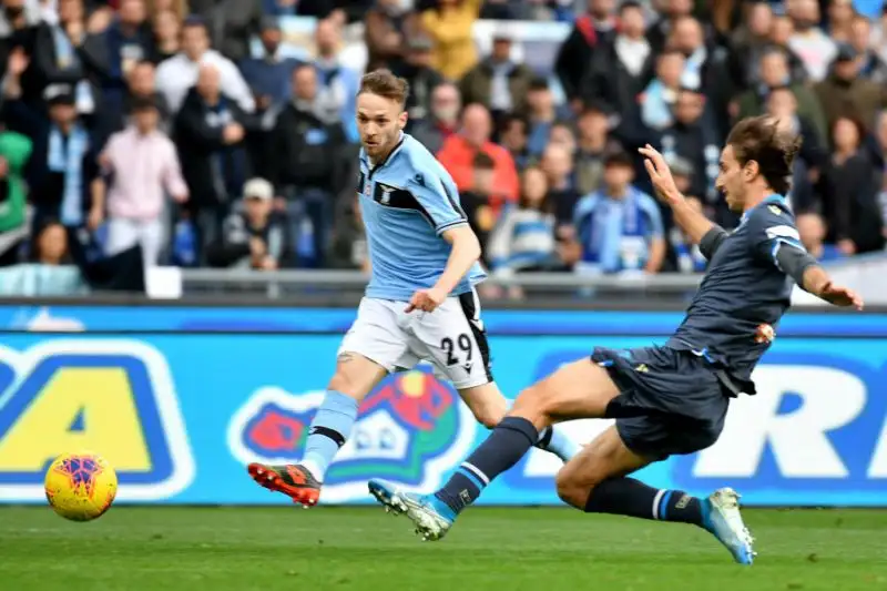  Per i padroni di casa doppiette di Immobile e Caicedo e rete di Adekanye, per gli ospiti gol della bandiera di Missiroli.